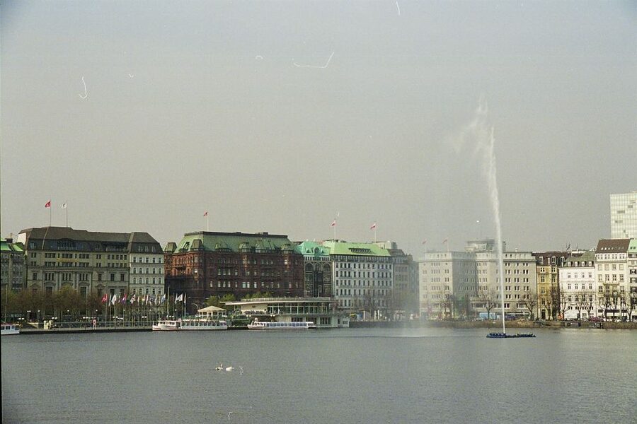 Hamburg: Line F Hop-On Hop-Off Bus and Boat Tour - St. Michaelis Church and Hamburg’s city center