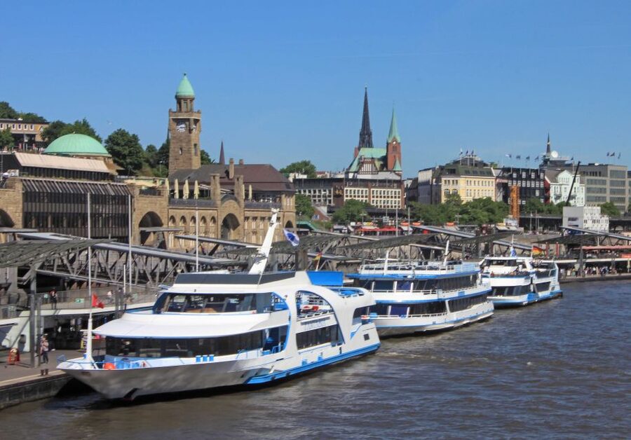 Hamburg: Line F Hop-On Hop-Off Bus and Boat Tour - Starting at the main station