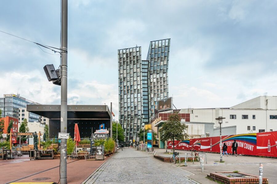 Hamburg: Lust, Luden & Die Große Freiheit Tour - Reading the Reeperbahn Beyond the Neon