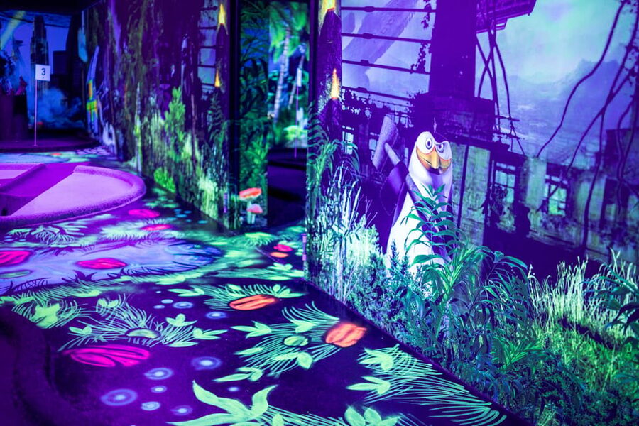Hamburg: Moviegolf Experience - An indoor plan for Hamburg’s uncertain weather