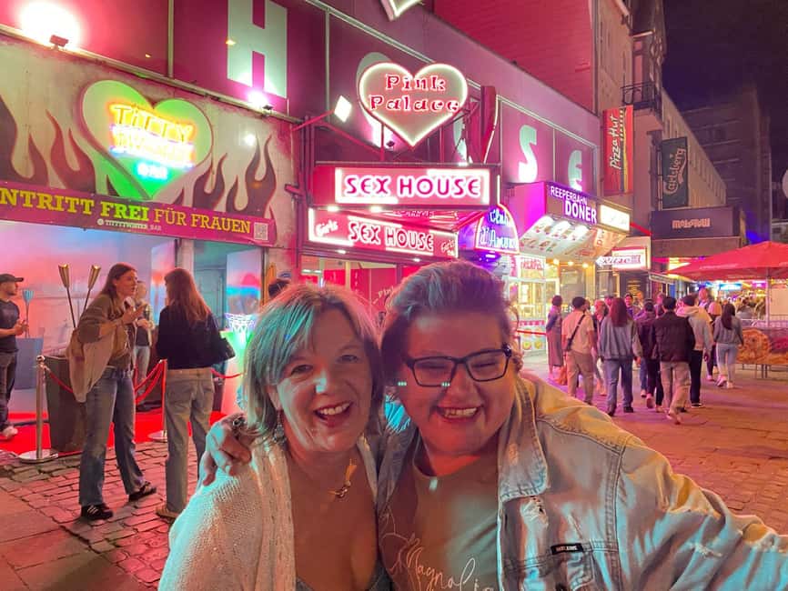 Hamburg: Neighborhood tour with a former dominatrix - The opening briefing and the secret stop