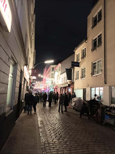 Hamburg: Neighborhood tour with a former dominatrix - Davidwache and the public face of the Kiez