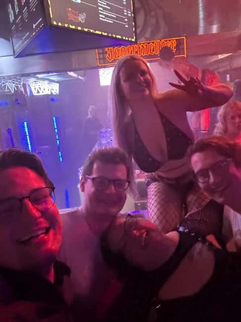 Hamburg: Neighborhood tour with a former dominatrix - Beatles-Platz and Große Freiheit