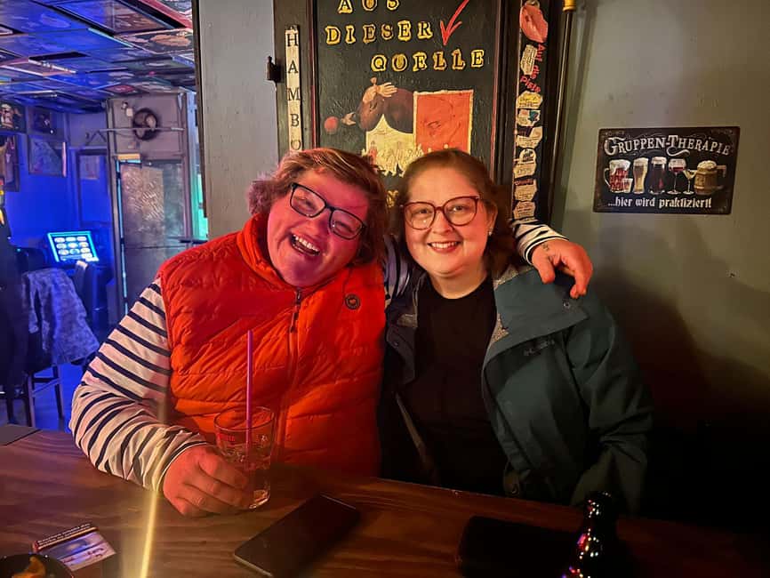 Hamburg: Neighborhood tour with a former dominatrix - Timing, pace, and group size