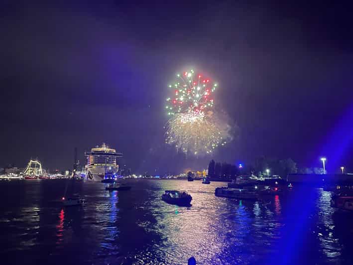 Hamburg: New Years Eve Harbour Cruise - Midnight on the water