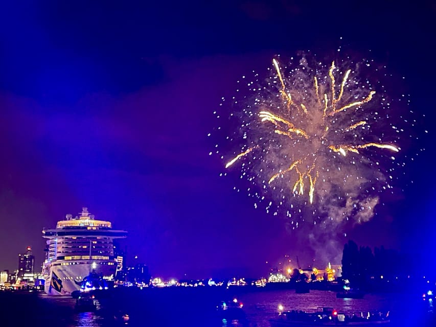 Hamburg: New Years Eve Harbour Cruise - Drinks, comfort, and the evening’s pace