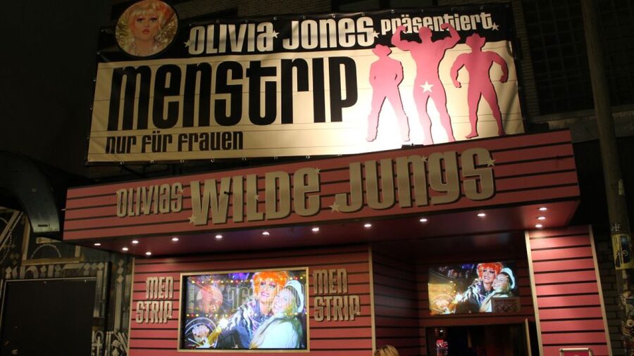 Hamburg: Olivias Wilde Jungs - Group Entry and Lounge - Arriving on Große Freiheit with a group