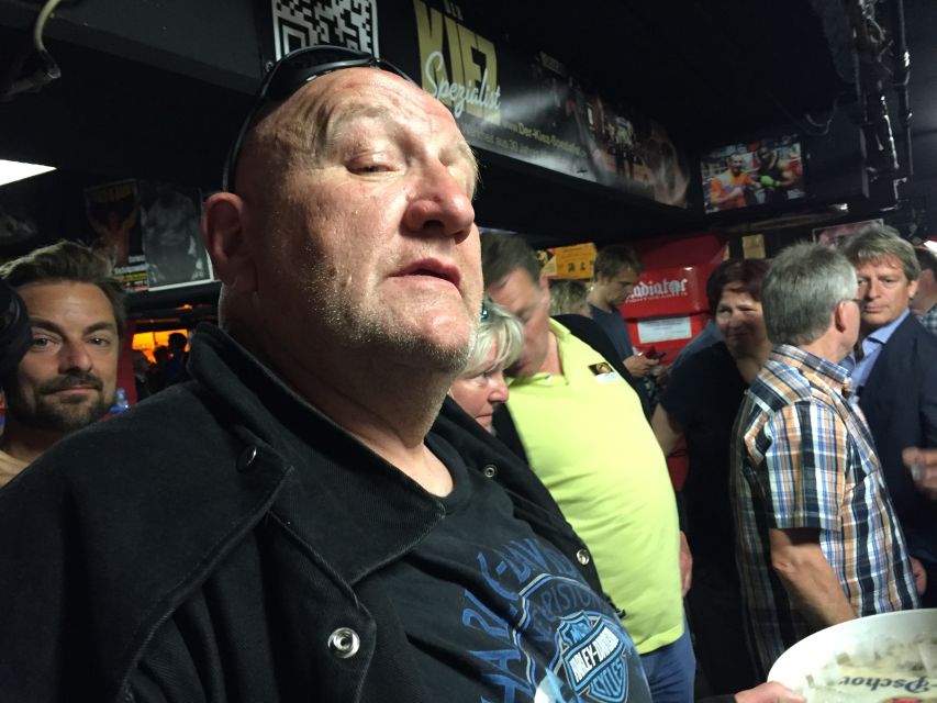 Hamburg: Original Kiez Tour in German with Eddy Kante - Is $41 a fair price for 100 minutes?