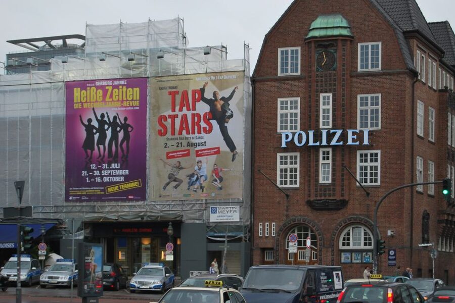 Hamburg: Private 2-Hour Guided Tour in Your Own Bus - Jungfernstieg, the Town Hall, and the Stock Exchange