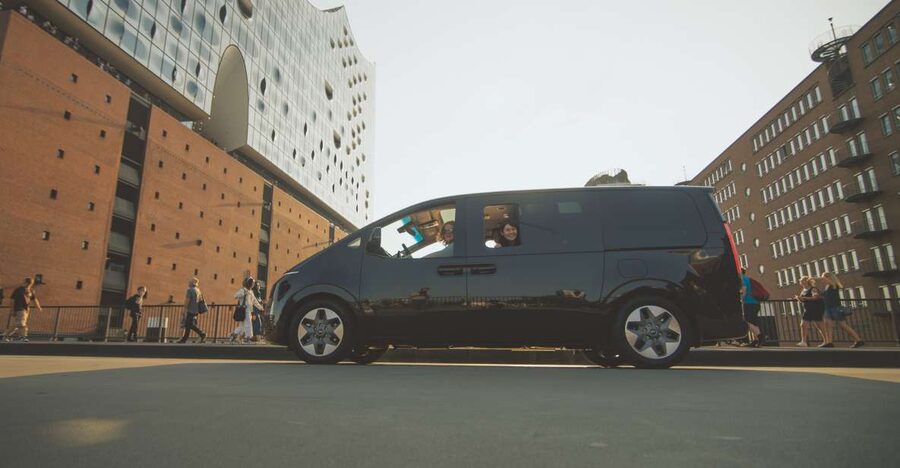 Hamburg: Private 3-Hour Guided Car Tour - HafenCity and the Elbphilharmonie