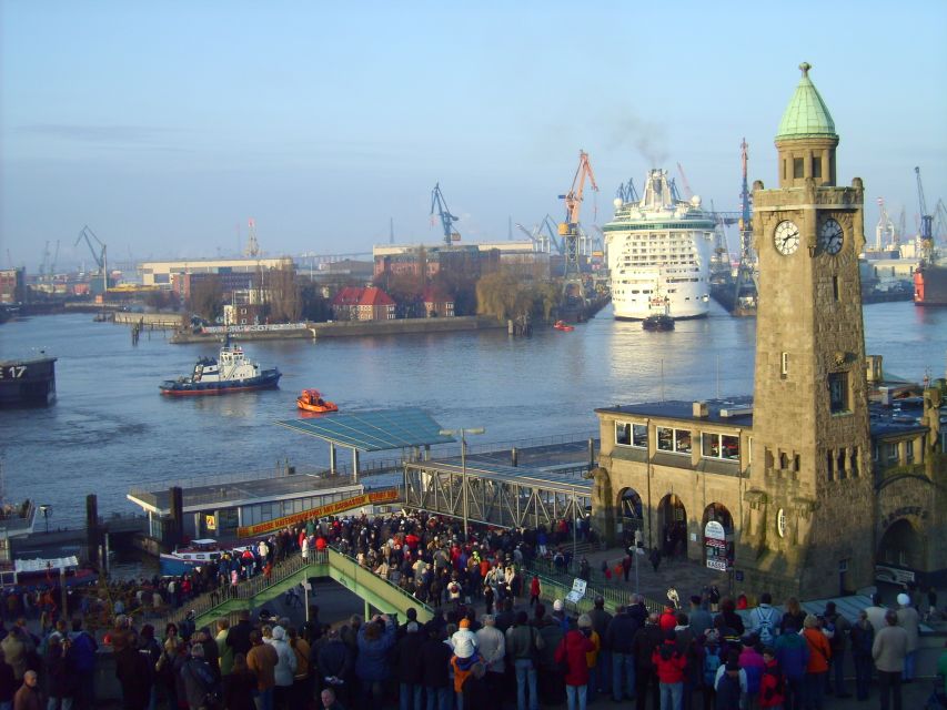 Hamburg: Private 3-Hour Guided Car Tour - City Hall and the polished center of Hamburg