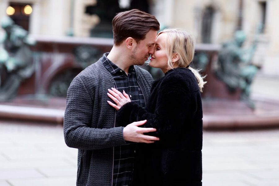 Hamburg: Private Couples' Photoshoot and Walking Tour - Rathaus City Hall: a strong first portrait setting