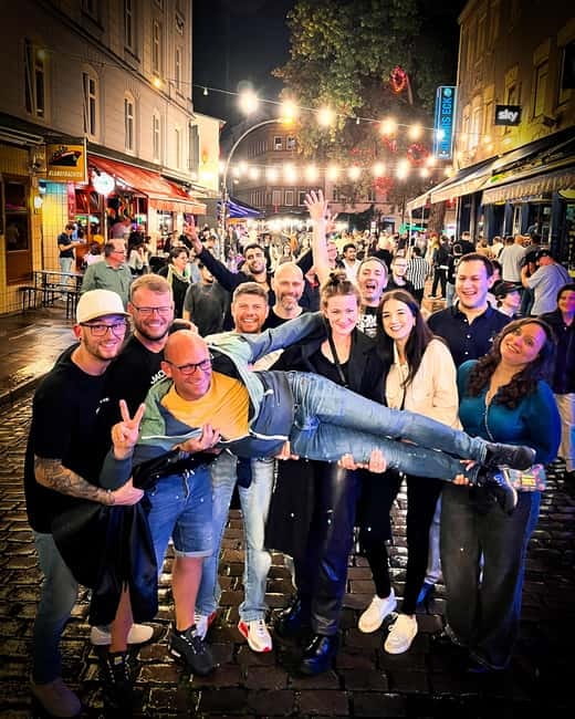 Hamburg: Pubcrawl & Nightlife Tour auf St.Pauli - Four hours and four or more bars