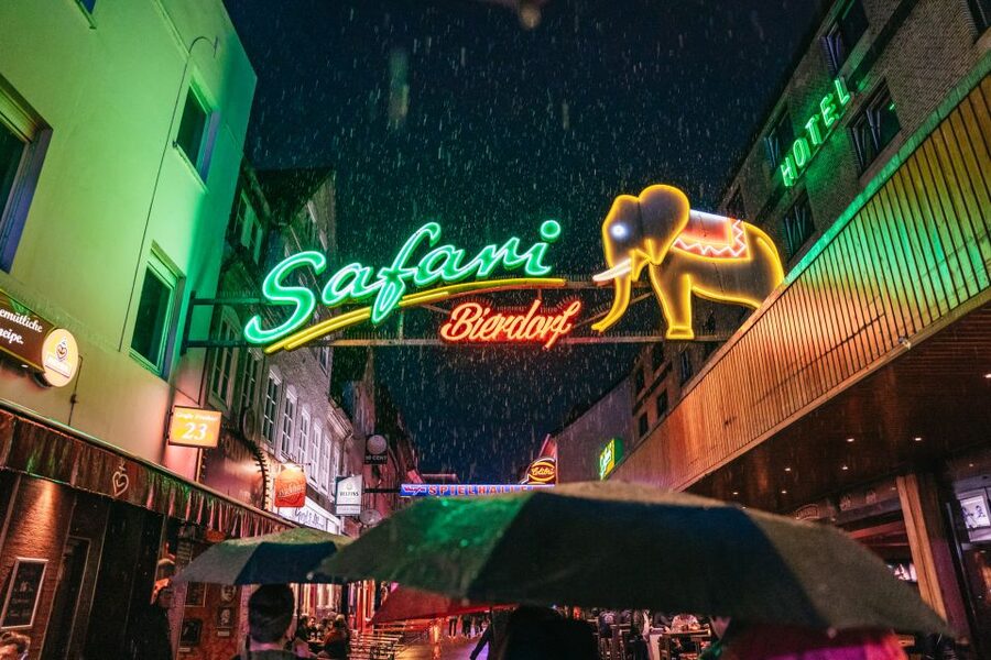 Hamburg: Reeperbahn Lust & Laster Tour for Adults Only - Quick points before you book