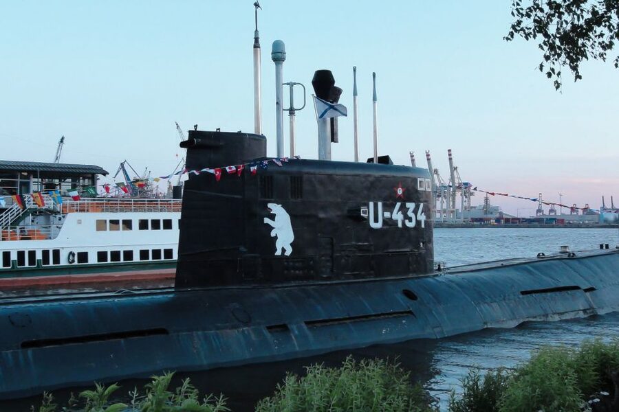 Hamburg: Reeperbahn, Port, & Fish Market Morning Tour - Key points to know before booking