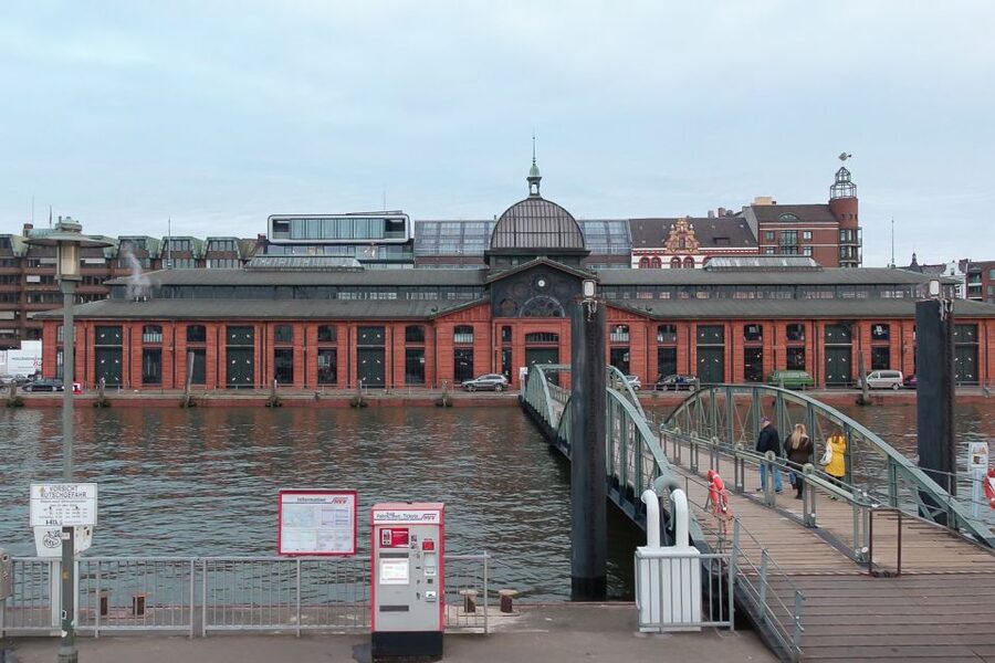 Hamburg: Reeperbahn, Port, & Fish Market Morning Tour - Why this early Hamburg tour works