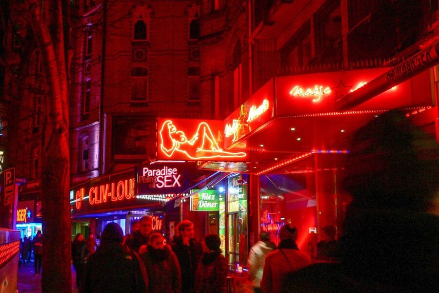Hamburg: Reeperbahn Quickie, The Short & Sexy St. Pauli Tour - Meeting the guide at the Davidwache
