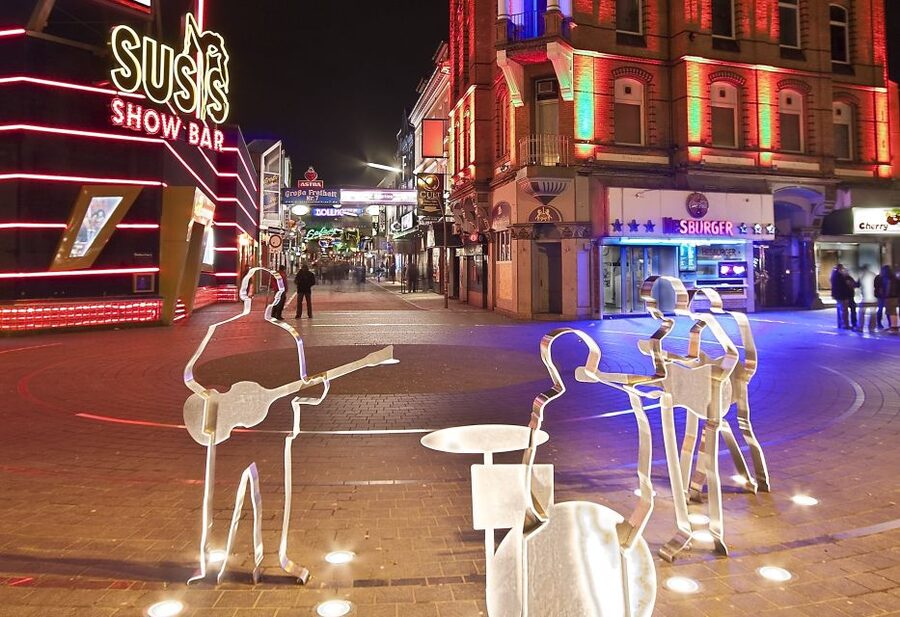 Hamburg: Reeperbahn Tour with English-Speaking Guide - Hans-Albers-Platz and the district’s drinking culture