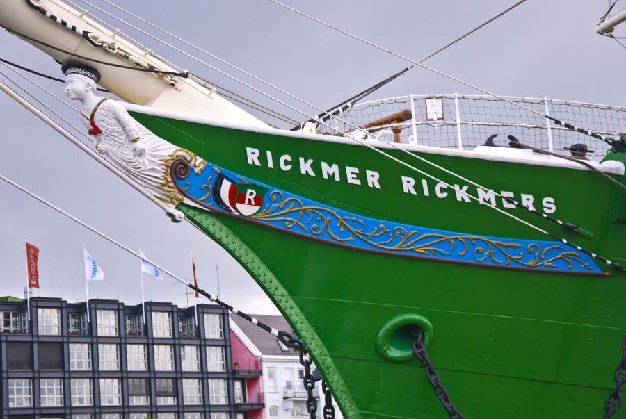 Hamburg: RICKMER RICKMERS Museum Entry Ticket - A windjammer experience at Landing Bridge 1