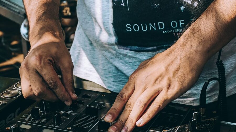Hamburg: Saturday Night Boat Party - Key points to know before booking
