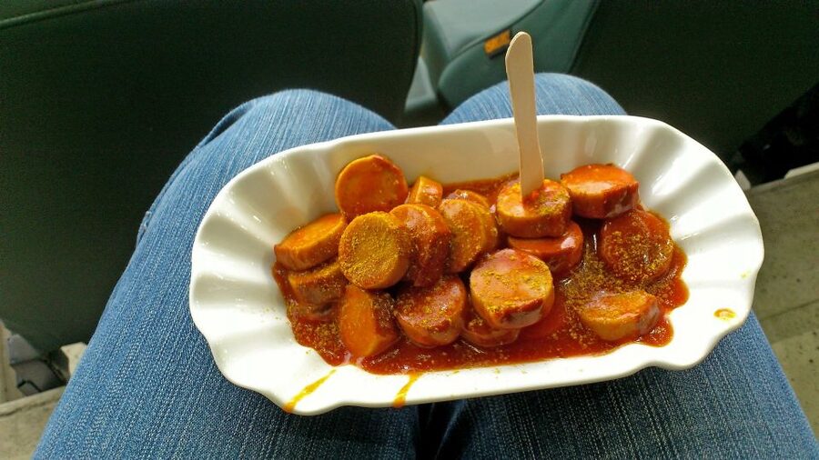 Hamburg: Schanzenviertel Food and Beer Tour - Walking through Schanzenviertel