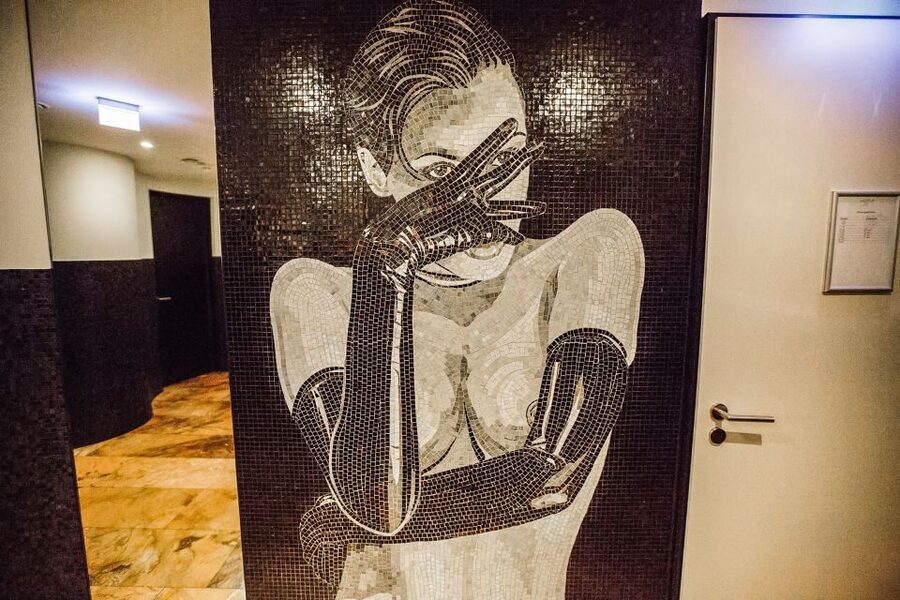 Hamburg: Sex and Crime in St. Pauli Tour for Ages 18+ - Who should book this St. Pauli tour?