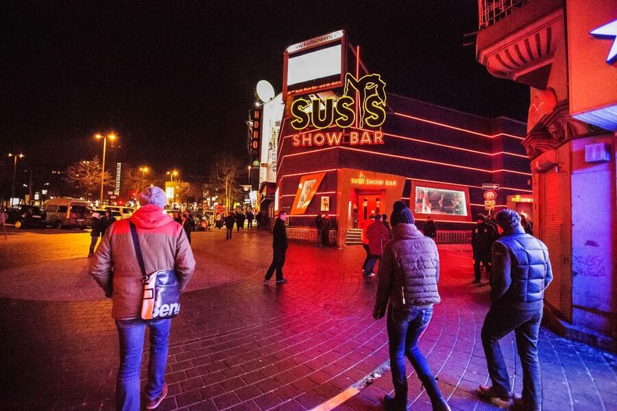 Hamburg: Sex and Crime in St. Pauli Tour for Ages 18+ - A guide-led night feels safer and more useful