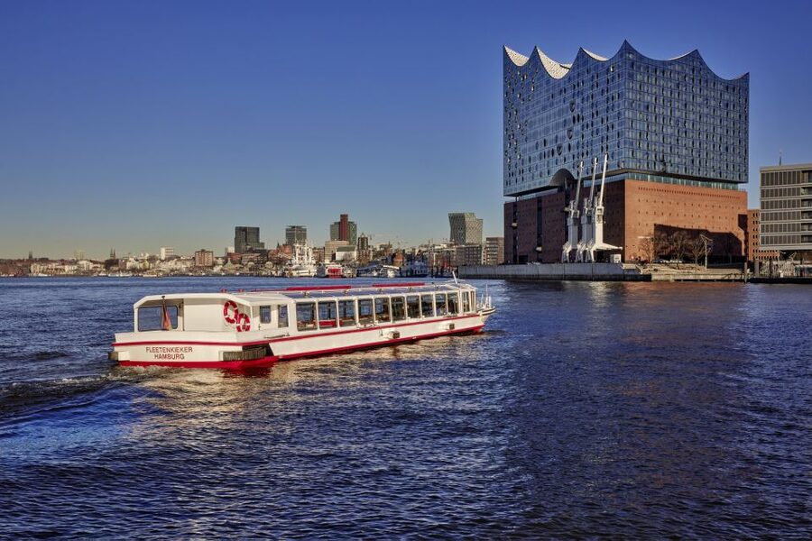 Hamburg: Sightseeing Cruise through the City's Waterways - Boarding at ATG Alster-Touristik