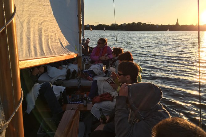 Hamburg Small-Group Sunset Sailing Cruise on Lake Alster - Meeting the boat at An d. Alster 67a