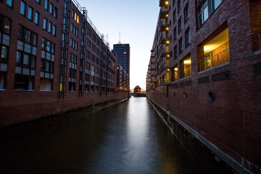 Hamburg: Speicherstadt and HafenCity 2-Hour Tour - The Speicherstadt town hall and tea connection