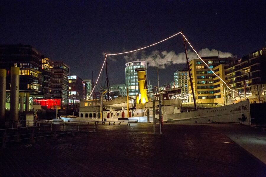 Hamburg: Speicherstadt and HafenCity 2-Hour Tour - Poggenmühlen Bridge and the walk toward Chile House
