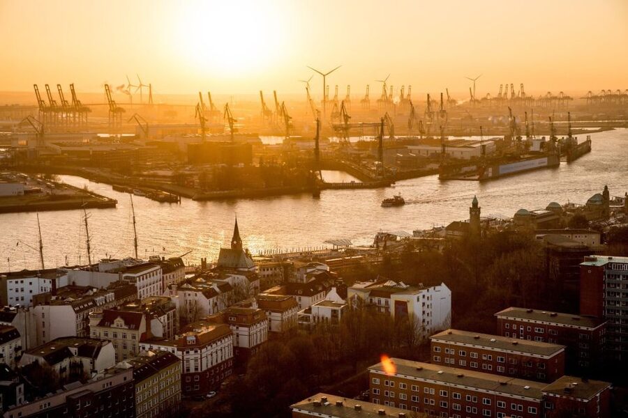 Hamburg: Speicherstadt and HafenCity 2-Hour Tour - From Baumwall to the harbor police station