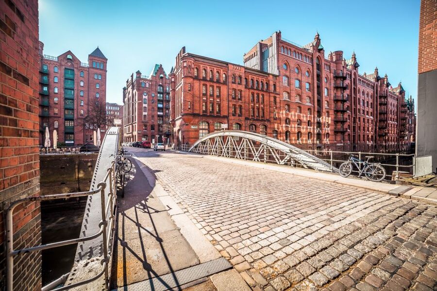 Hamburg: Speicherstadt and HafenCity Tour - Meeting at Sandtorkai 74