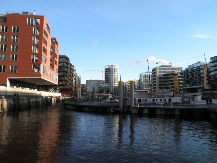 Hamburg: Speicherstadt & HafenCity 2-Hour Walking Tour - Meeting at Rödingsmarkt and crossing into the old city