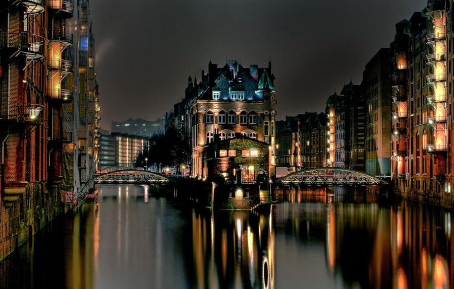 Hamburg: Speicherstadt & HafenCity Tour - Harbor Police Station No. 2 and the first water views