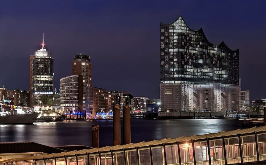 Hamburg: Speicherstadt & HafenCity Tour - Hanseatic Trade Center and Wilhelminenbrücke