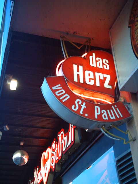 Hamburg: St. Pauli 1.5-Hour Tour - Starting at the Davidwache police station