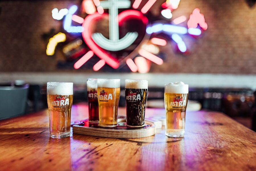 Hamburg: St. Pauli Breweries Walking Tour with Tastings - Starting beside Hamburg’s harbor