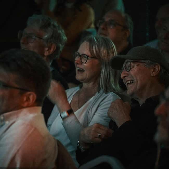 Hamburg: St. Pauli Comedy Club - The welcome schnapps and the friendly start