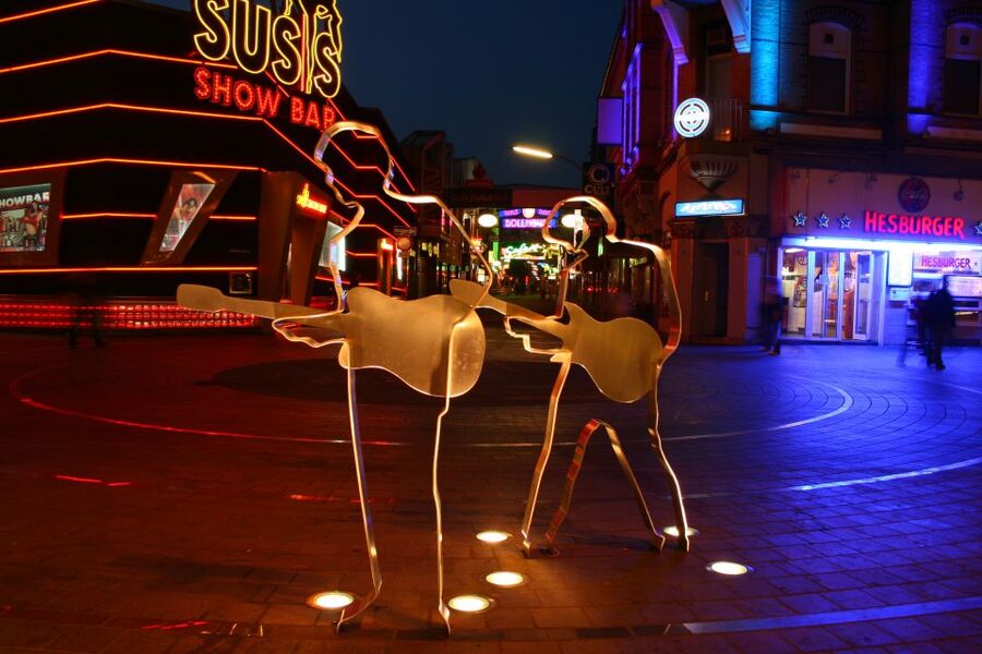 Hamburg St Pauli: Red Light District Walking Tour - Walking the Reeperbahn with context