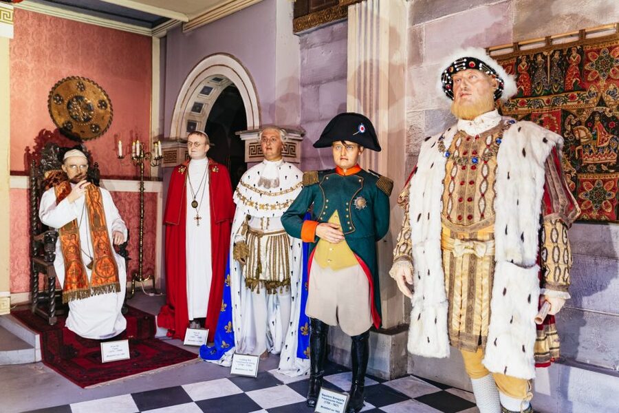 Hamburg: Ticket to the Panoptikum Waxworks - Mariedl, the Three-Eyed Man, and the Strange Corner
