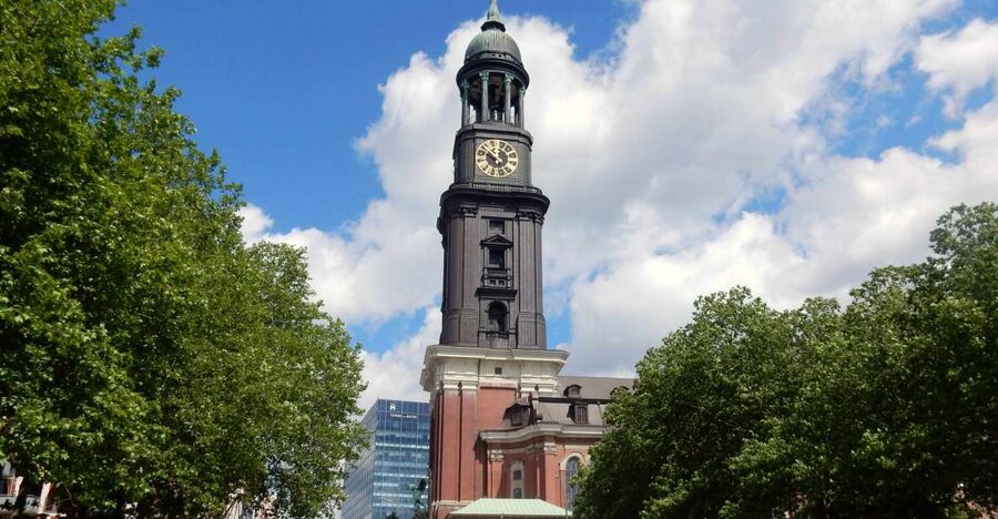 Hamburg: Tour from St. Michael's to the Elbphilharmonie - Why this route works so well in Hamburg