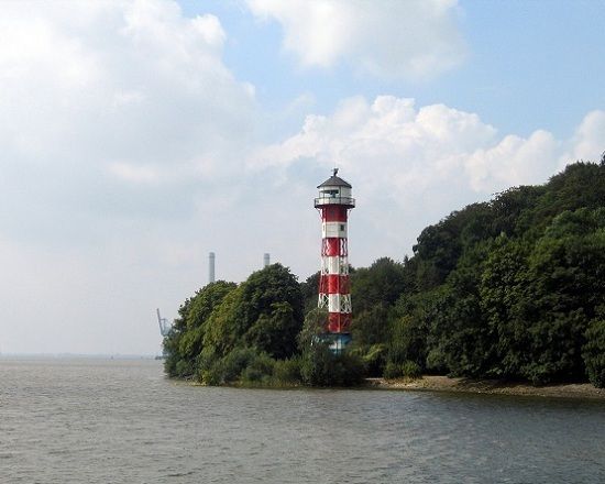 Hamburg: Tour of Blankenese on the Banks of the Elbe - Why Blankenese feels unlike central Hamburg