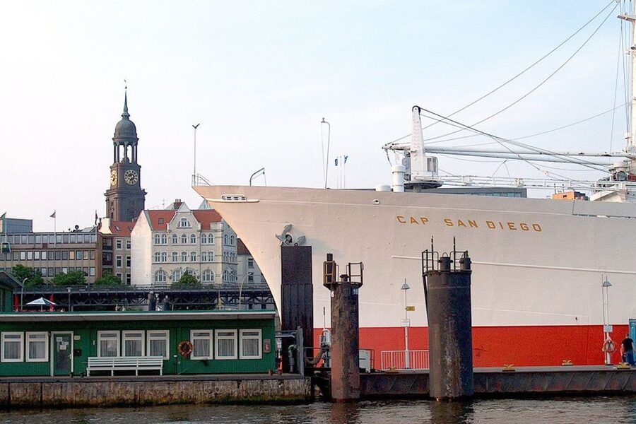 Hamburg: Traditional Harbor Tour with Commentary - The traditional launch and Hamburg’s old warehouse canals