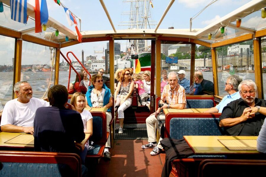 Hamburg: Traditional Harbor Tour with Commentary - One hour on the Elbe: what the timing means