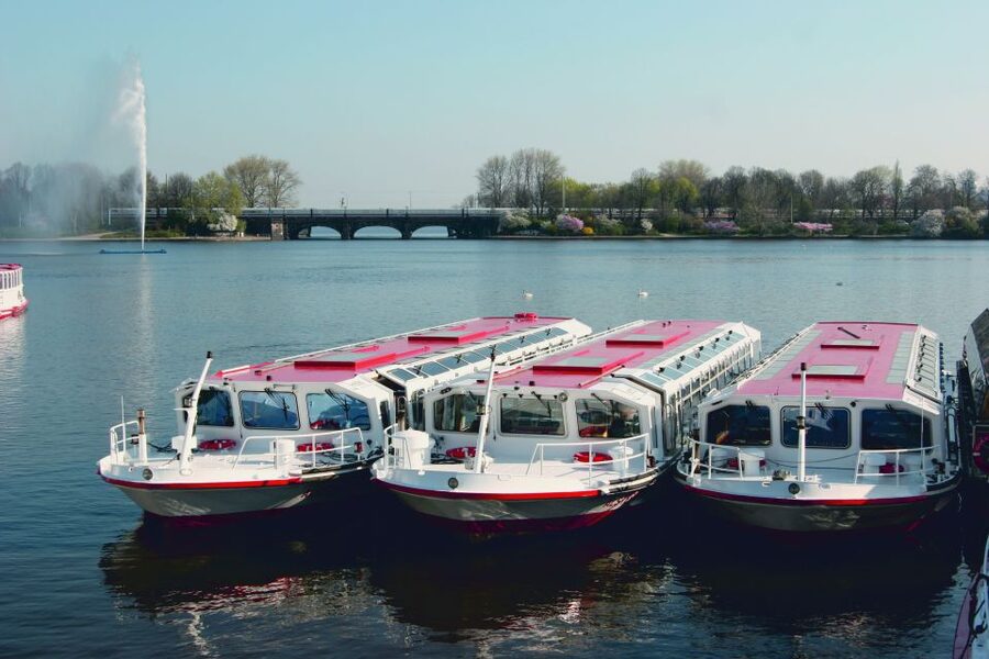 Hamburg: Twilight cruise - Why Hamburg’s Alster looks best at twilight