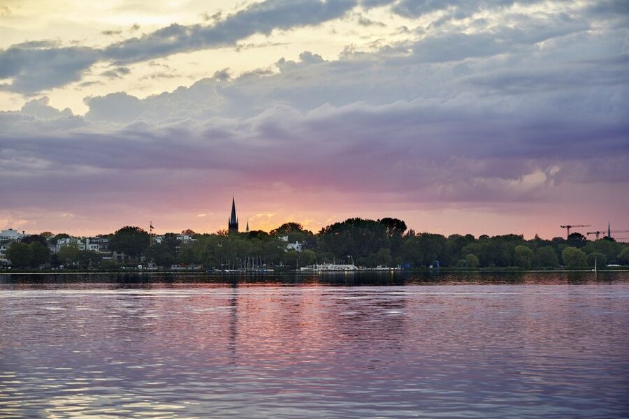 Hamburg: Twilight cruise - Who will enjoy this Alster cruise most