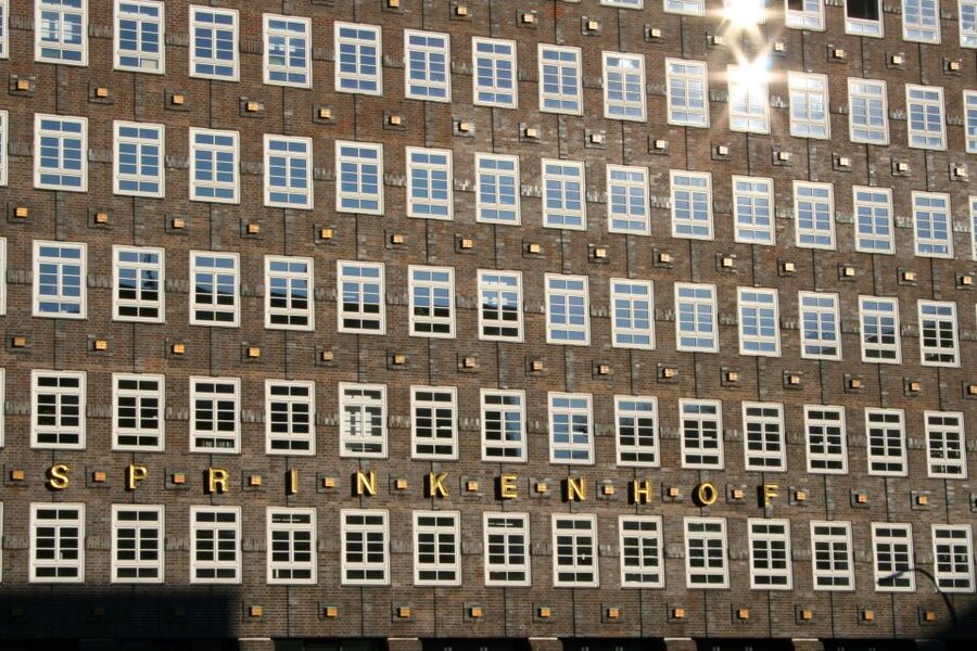 Hamburg: UNESCO-World Heritage Sites Tour - What the guide adds to the experience
