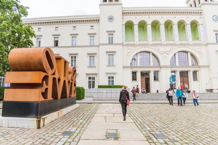 Hamburger Bahnhof Museum Entrance Ticket - Rieckhallen and the pleasure of extra space
