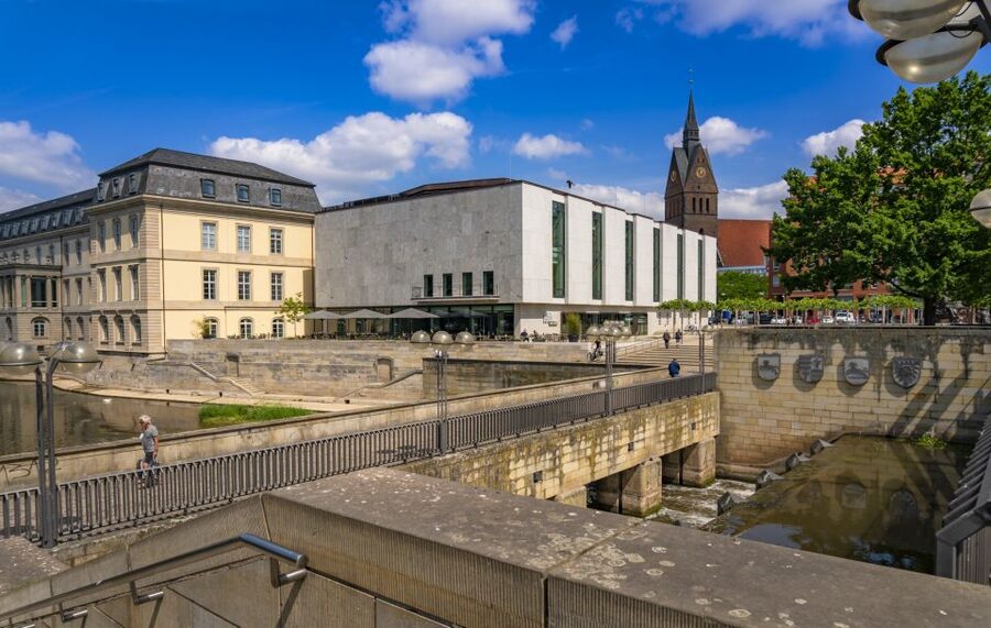 Hannover: Culinary Walking Tour Old Town - The State Opera and the city center